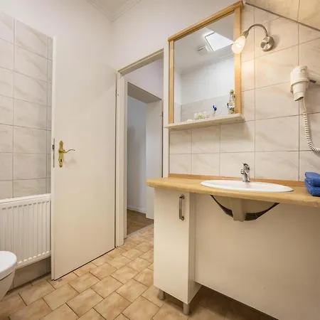 In Der Mecklenburger Seenplatte, Cleaning Included Apartment