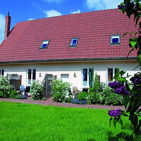 In Der Mecklenburger Seenplatte, Cleaning Included Apartment