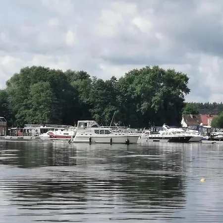 In Der Mecklenburger Seenplatte, Cleaning Included Apartment