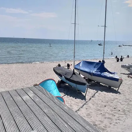 In Der Mecklenburger Seenplatte, Cleaning Included Apartment