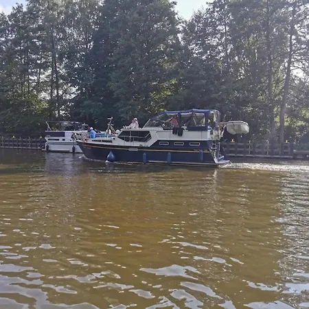 In Der Mecklenburger Seenplatte, Cleaning Included