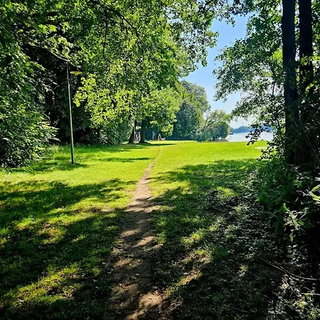In Der Mecklenburger Seenplatte, Cleaning Included Apartment *